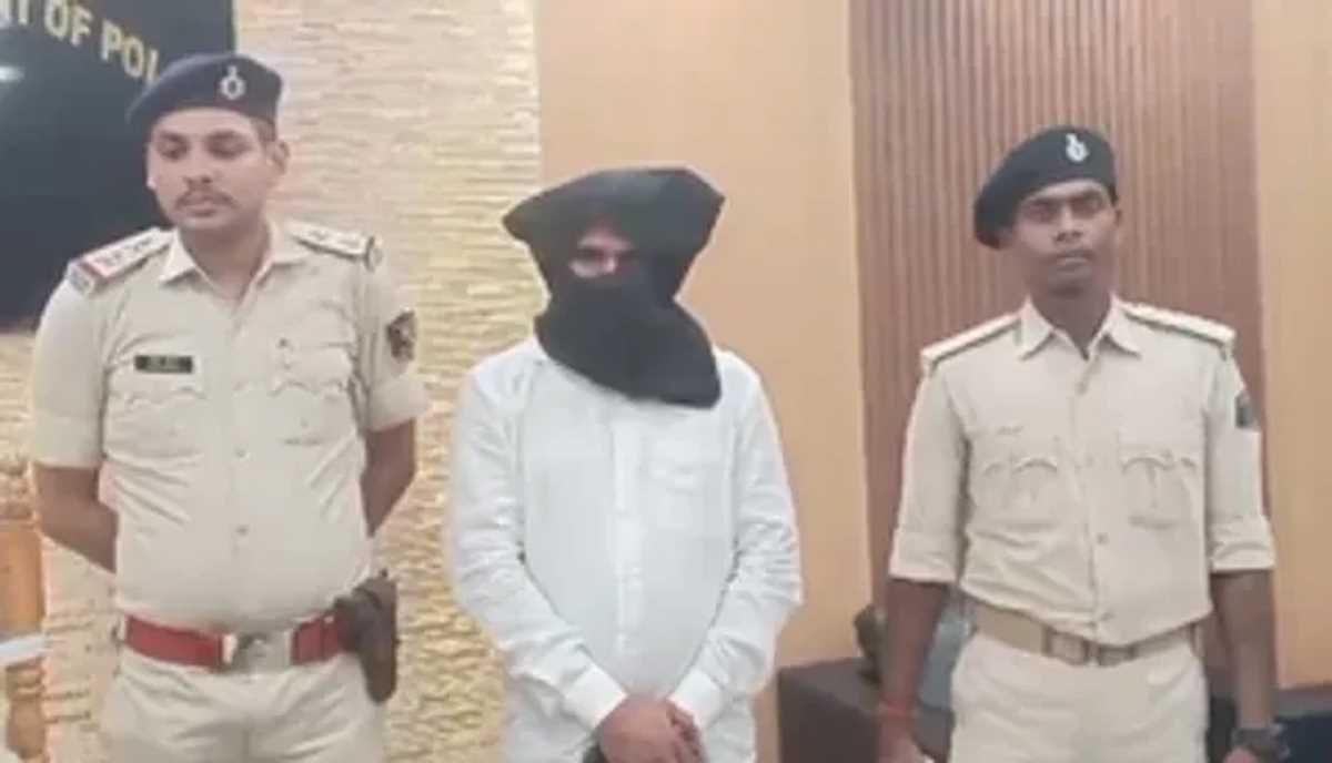 बिहार में 50 हजार रुपए का इनामी अपराधी अभिषेक शर्मा गिरफ्तार बिहार में 50 हजार रुपए का इनामी अपराधी अभिषेक शर्मा गिरफ्तार